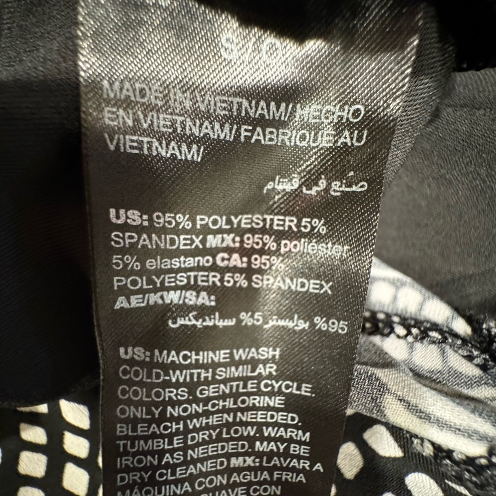 WHBM—S, Black/White, Reversible, Sleeveless Halter Dress—2 Dresses in 1–Like New - Picture 6 of 7